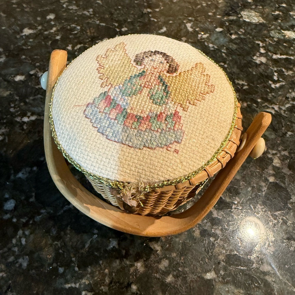 Vintage Woven Basket‎ Angel Praying Cross Stitch Mini Handmade Trinket Basket R